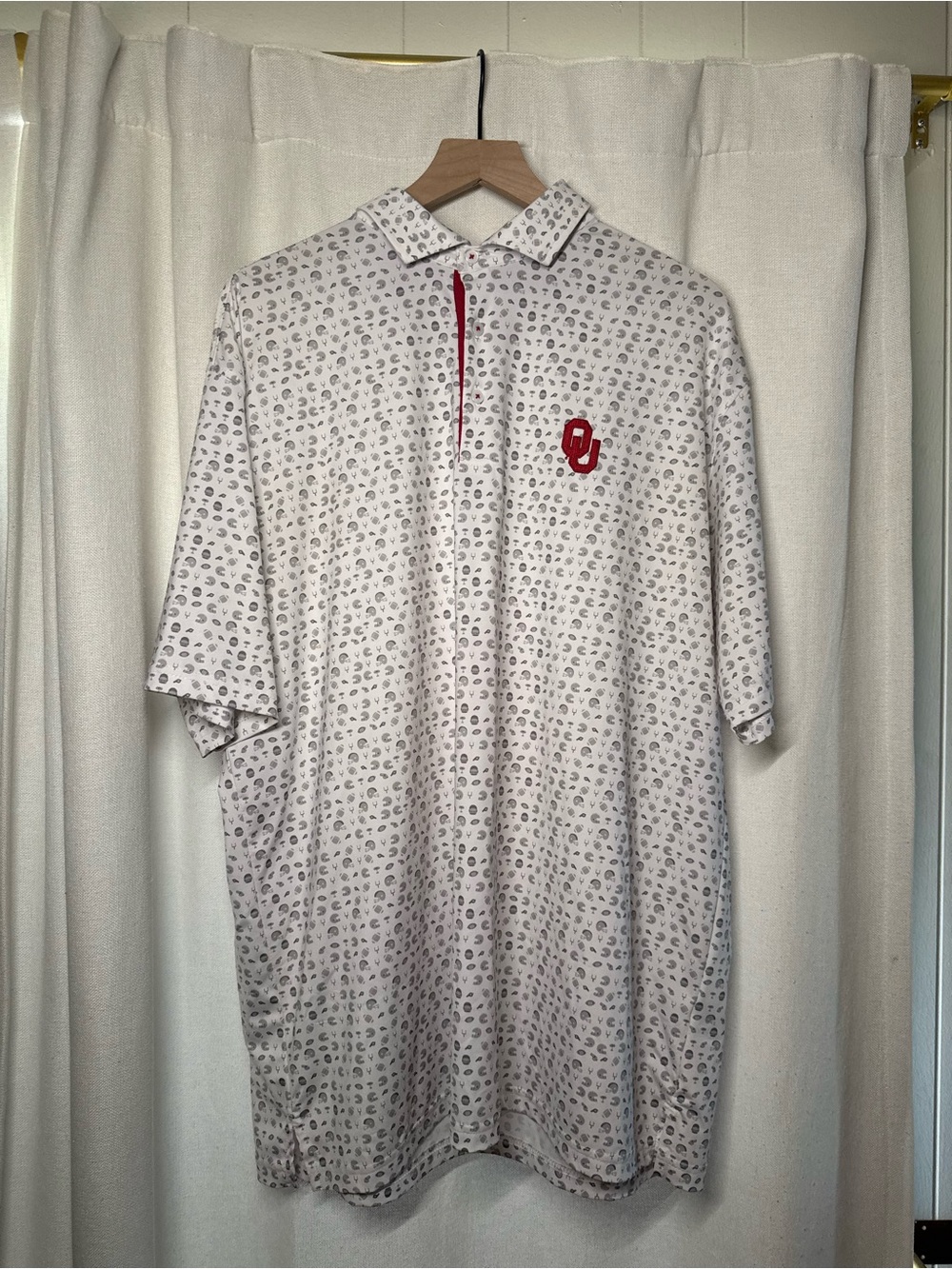 OU White Short-Sleeve Patterned Polo with Red Accent